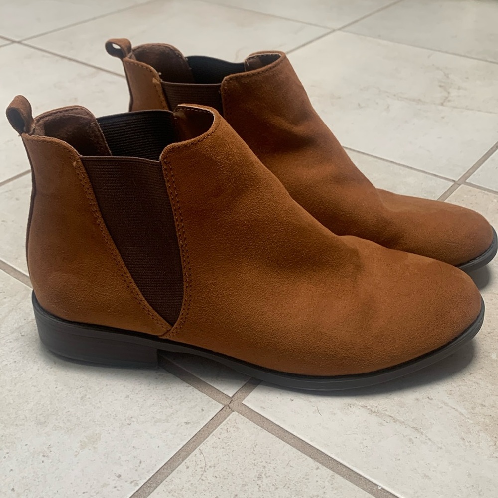 City Streets brown suede booties